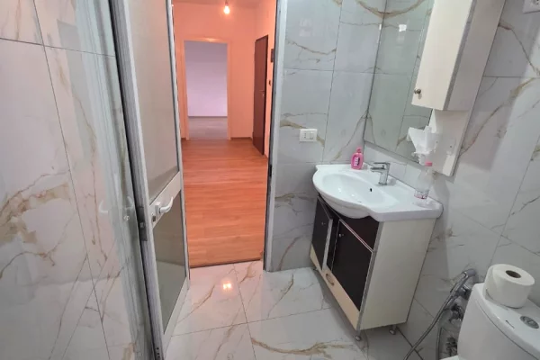 Shtepi ne shitje Apartament ne Durres, 2+1, Mobilimi Bosh, pa mobiluar, Pagesa 115,000  Euro.
