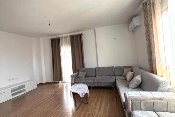 Shtepi me qera Apartament ne Durres, 2+1, Mobilimi E mobiluar, Pagesa 600  Euro.