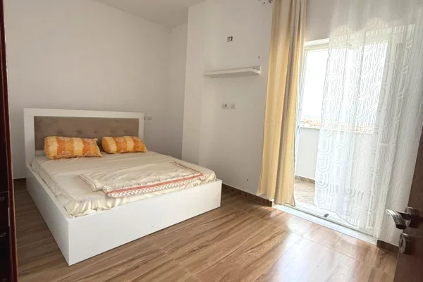 Shtepi me qera Apartament ne Durres, 2+1, Mobilimi E mobiluar, Pagesa 600  Euro.