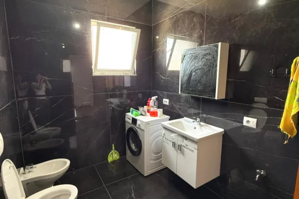 Shtepi me qera Apartament ne Durres, 2+1, Mobilimi E mobiluar, Pagesa 600  Euro.