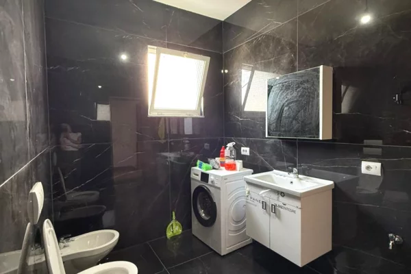 Shtepi me qera Apartament ne Durres, 2+1, Mobilimi E mobiluar, Pagesa 600  Euro.