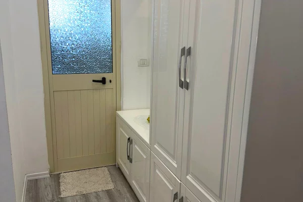 Shtepi me qera Apartament ne Durres, 1+1, Mobilimi E mobiluar, Pagesa 50,000  Leke.