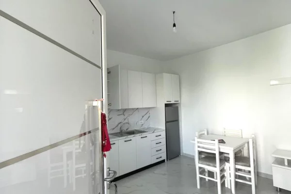 Shtepi me qera Shtepi Private ne Durres, 1+1, Mobilimi E mobiluar, Pagesa 30,000  Leke.