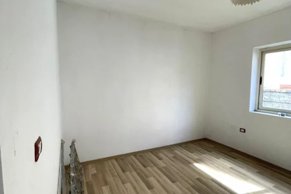 🏢 SHITET NJESI BIZNESI PRANE KRYQEZIMIT TE STADIUMIT, DURRES 🏢  