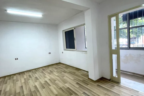 🏢 SHITET NJESI BIZNESI PRANE KRYQEZIMIT TE STADIUMIT, DURRES 🏢  