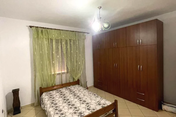 Shtepi me qera Shtepi Private ne Durres, 2+1, Mobilimi E mobiluar, Pagesa 35,000  Leke.