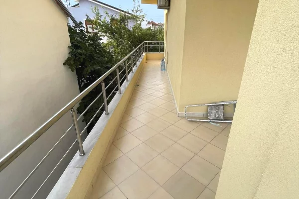 Shtepi me qera Shtepi Private ne Durres, 2+1, Mobilimi E mobiluar, Pagesa 35,000  Leke.