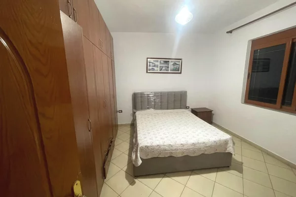 Shtepi me qera Shtepi Private ne Durres, 2+1, Mobilimi E mobiluar, Pagesa 35,000  Leke.