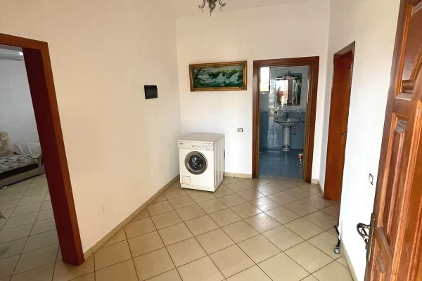 Shtepi me qera Shtepi Private ne Durres, 2+1, Mobilimi E mobiluar, Pagesa 35,000  Leke.