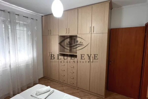 Shtepi me qera Apartament ne Durres, 2+1, Mobilimi E mobiluar, Pagesa 800  Euro.