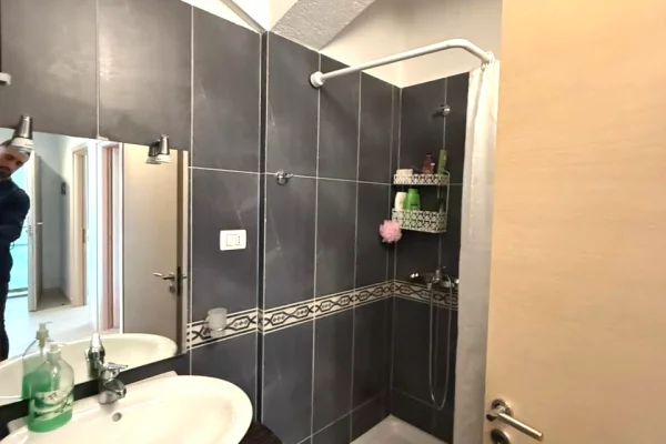 Shtepi me qera Apartament ne Durres, 2+1, Mobilimi E mobiluar, Pagesa 700  Euro.