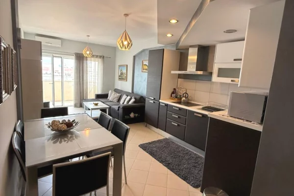 Apartament 2+1 Me Qira pamje deti + post parkimi në Plazh, Durres