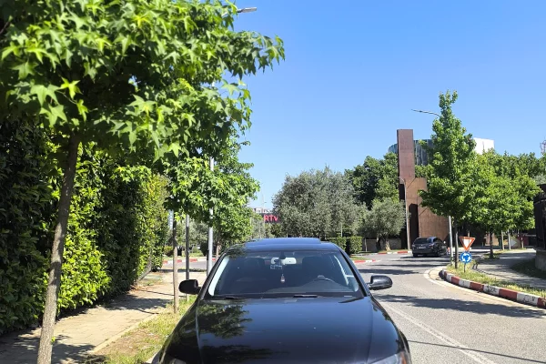 Makina ne shitje ne Tirane, Audi, 2012 Benzine,Kambio Automatik Pagesa 500,000  Leke.