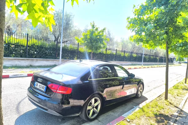 Makina ne shitje ne Tirane, Audi, 2012 Benzine,Kambio Automatik Pagesa 500,000  Leke.