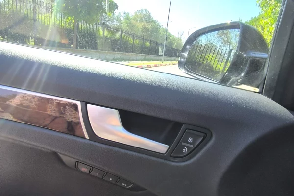 Makina ne shitje ne Tirane, Audi, 2012 Benzine,Kambio Automatik Pagesa 500,000  Leke.
