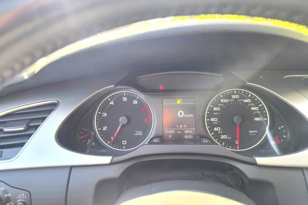 Makina ne shitje ne Tirane, Audi, 2012 Benzine,Kambio Automatik Pagesa 500,000  Leke.