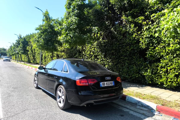 Makina ne shitje ne Tirane, Audi, 2012 Benzine,Kambio Automatik Pagesa 500,000  Leke.