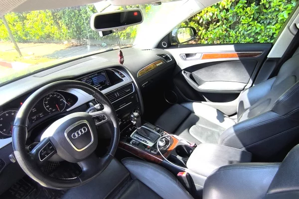 Makina ne shitje ne Tirane, Audi, 2012 Benzine,Kambio Automatik Pagesa 500,000  Leke.