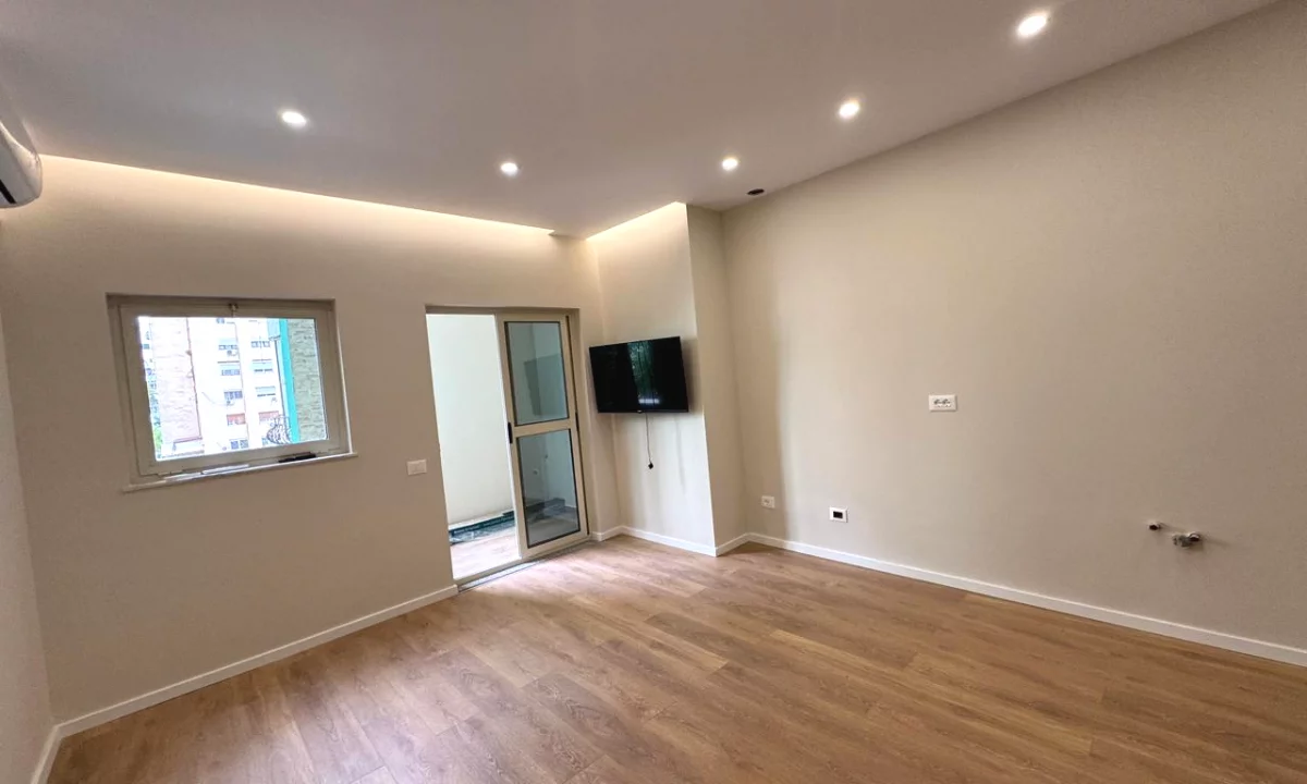 Apartment for sale in Tirana Garsoniere, Emty