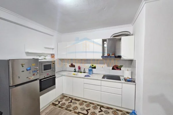 Shtepi me qera Apartament ne Tirane, 2+1, Mobilimi E mobiluar, Pagesa 650  Euro.