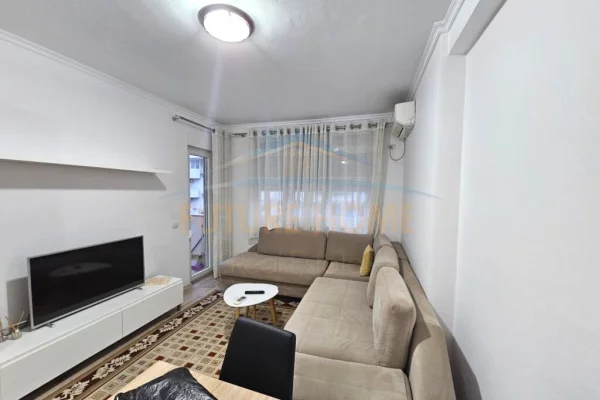 Shtepi me qera Apartament ne Tirane, 2+1, Mobilimi E mobiluar, Pagesa 650  Euro.