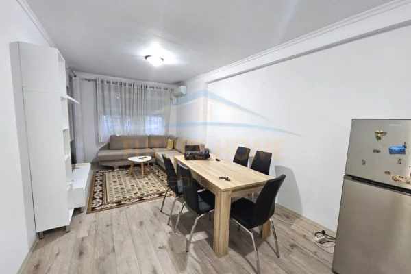 Shtepi me qera Apartament ne Tirane, 2+1, Mobilimi E mobiluar, Pagesa 650  Euro.