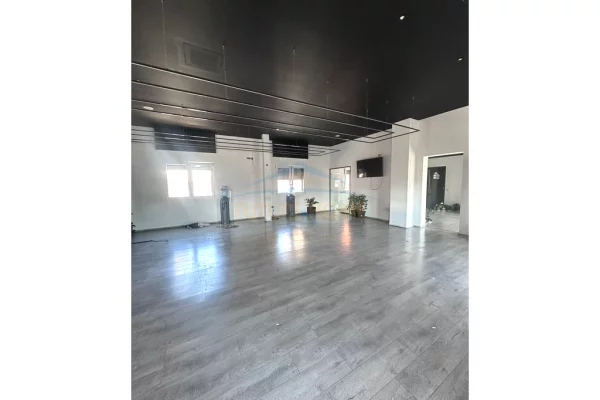 Ambient biznesi me qera 3+1 ne Tirane - 4,000 Euro