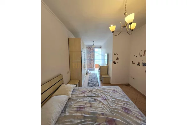Shtepi ne shitje Apartament ne Tirane, 2+1, Mobilimi E mobiluar, Pagesa 135,000  Euro.