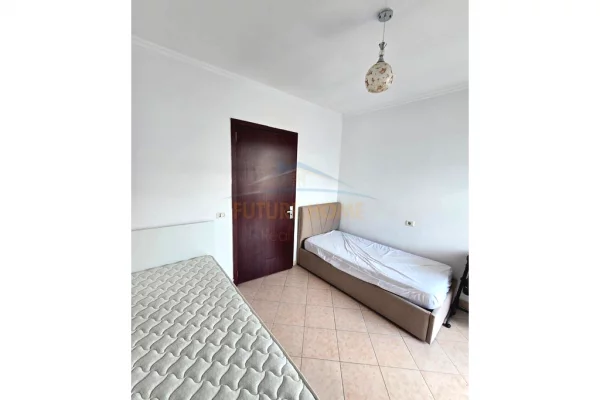 Shtepi ne shitje Apartament ne Tirane, 2+1, Mobilimi E mobiluar, Pagesa 135,000  Euro.