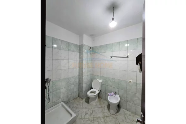 Shtepi ne shitje Apartament ne Tirane, 2+1, Mobilimi E mobiluar, Pagesa 135,000  Euro.