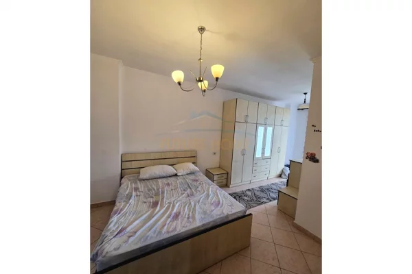 Shtepi ne shitje Apartament ne Tirane, 2+1, Mobilimi E mobiluar, Pagesa 135,000  Euro.