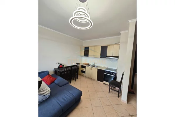 Shtepi ne shitje Apartament ne Tirane, 2+1, Mobilimi E mobiluar, Pagesa 135,000  Euro.