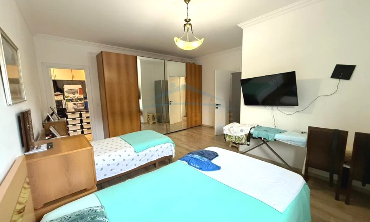Shtepi ne shitje Apartament ne Tirane, 1+1, Mobilimi E mobiluar, Pagesa 220,000  Euro.
