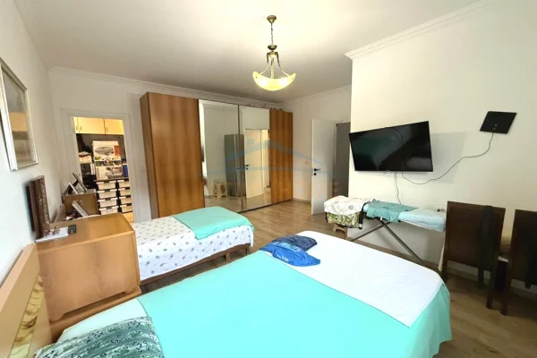Shtepi ne shitje Apartament ne Tirane, 1+1, Mobilimi E mobiluar, Pagesa 220,000  Euro.