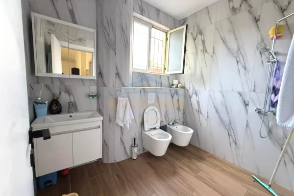 Shtepi ne shitje Apartament ne Tirane, 1+1, Mobilimi E mobiluar, Pagesa 220,000  Euro.