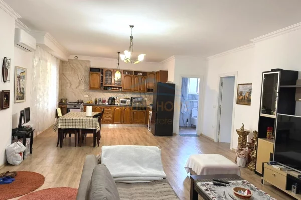 Shtepi ne shitje Apartament ne Tirane, 1+1, Mobilimi E mobiluar, Pagesa 220,000  Euro.