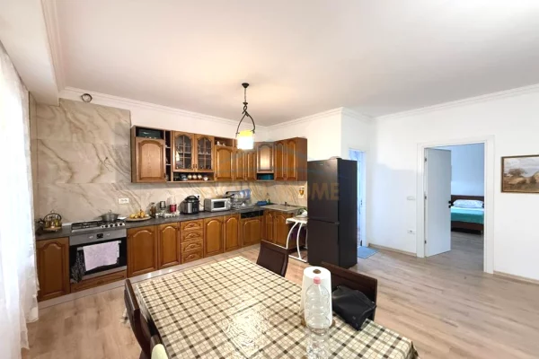 Shtepi ne shitje Apartament ne Tirane, 1+1, Mobilimi E mobiluar, Pagesa 220,000  Euro.