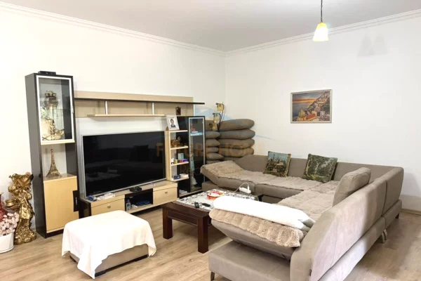 Shtepi ne shitje Apartament ne Tirane, 1+1, Mobilimi E mobiluar, Pagesa 220,000  Euro.