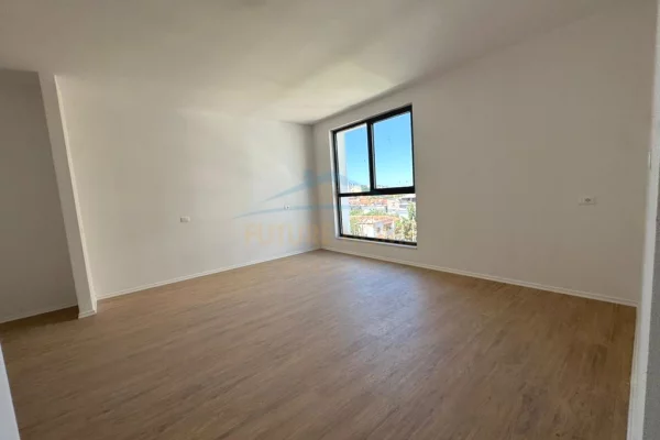 Shtepi ne shitje Apartament ne Tirane, 1+1, Mobilimi Bosh, pa mobiluar, Pagesa 158,000  Euro.