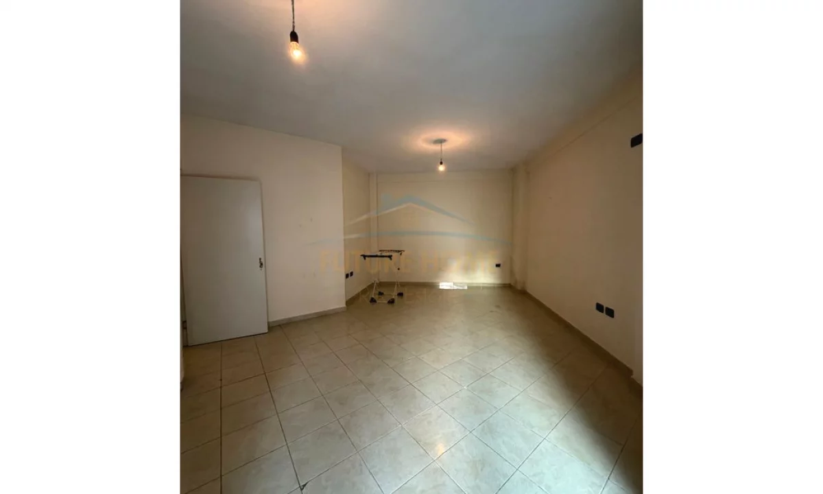 Shtepi ne shitje Apartament ne Tirane, 1+1, Mobilimi Bosh, pa mobiluar, Pagesa 97,000  Euro.