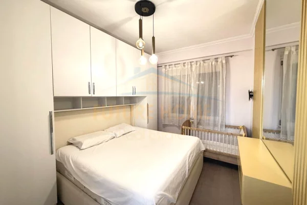 Shtepi ne shitje Apartament ne Tirane, 1+1, Mobilimi E mobiluar, Pagesa 127,000  Euro.