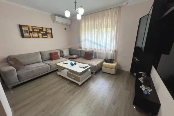 Shtepi ne shitje 2+1 ne Tirane - 180,000 Euro
