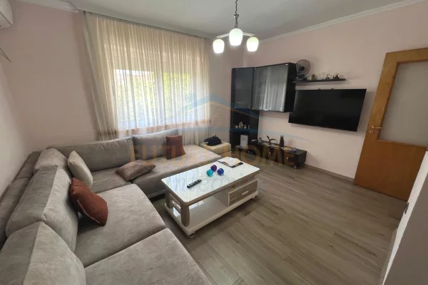 Shtepi ne shitje Apartament ne Tirane, 2+1, Mobilimi E mobiluar, Pagesa 180,000  Euro.