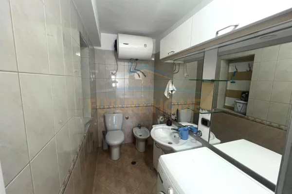 Shtepi ne shitje Apartament ne Tirane, 2+1, Mobilimi E mobiluar, Pagesa 180,000  Euro.