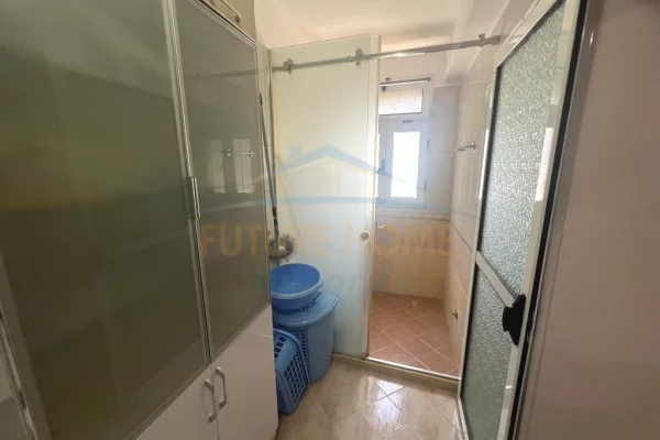 Shtepi ne shitje Apartament ne Tirane, 2+1, Mobilimi E mobiluar, Pagesa 180,000  Euro.