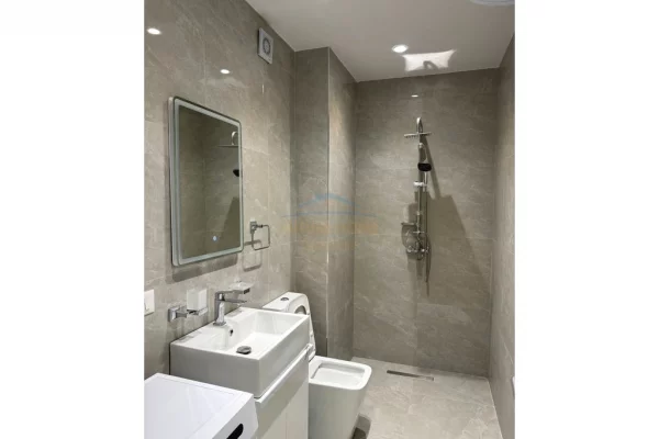 Shtepi ne shitje Apartament ne Tirane, 1+1, Mobilimi E mobiluar, Pagesa 189,000  Euro.