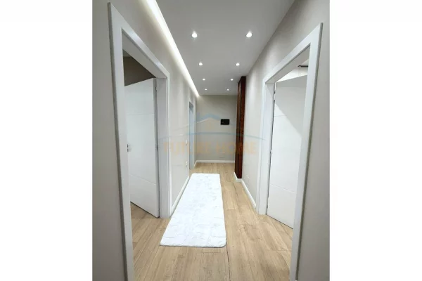 Shtepi ne shitje Apartament ne Tirane, 2+1, Mobilimi E mobiluar, Pagesa 165,000  Euro.