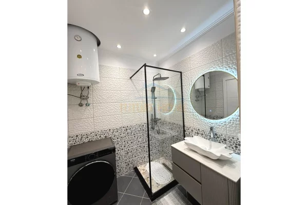 Shtepi ne shitje Apartament ne Tirane, 2+1, Mobilimi E mobiluar, Pagesa 165,000  Euro.