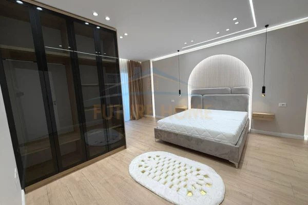 Shtepi ne shitje Apartament ne Tirane, 2+1, Mobilimi E mobiluar, Pagesa 165,000  Euro.