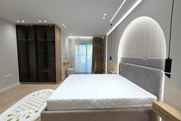 Shtepi ne shitje Apartament ne Tirane, 2+1, Mobilimi E mobiluar, Pagesa 165,000  Euro.